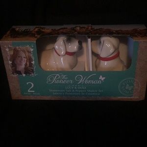 Salt & pepper shakers